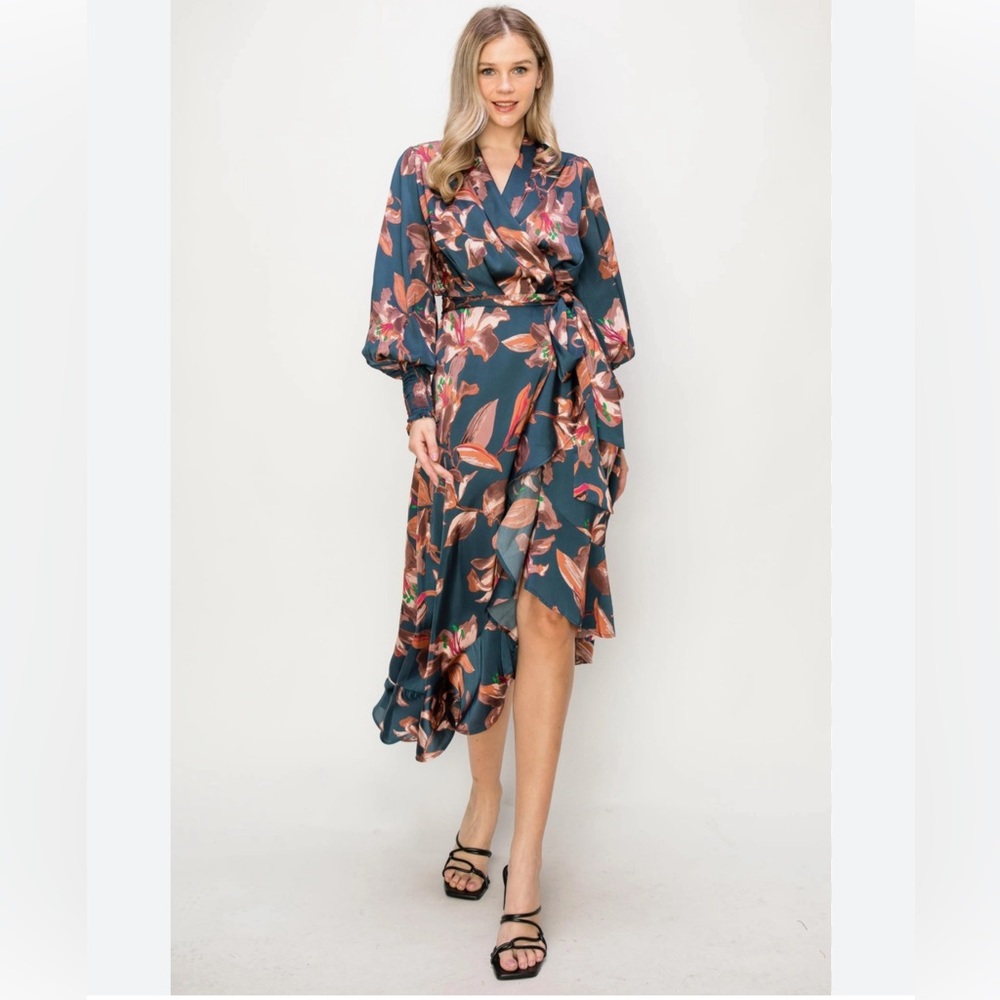 Sale!! NWT Onetheland Wanderlust Satin Wrap Floral Dress S - Picture 2 of 6